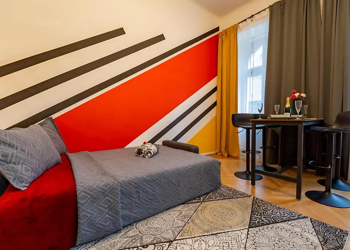 Premium For 4 Near Museumsquartier Metro U2 & U3 *
